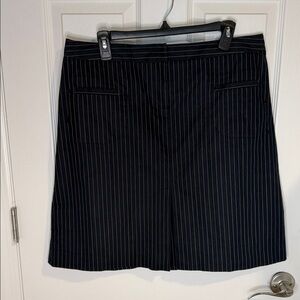 Lilly Pulitzer navy blue  Pinstripe A-Line Skirt two front pockets. Front slit